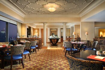 Hotel The Ritz-carlton Jakarta, Mega Kuningan