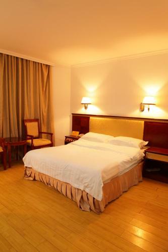Bao Li Feng Hotel