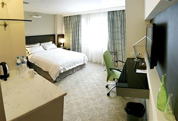 Yi-wu Commatel Hotel