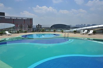 Yi-wu Commatel Hotel