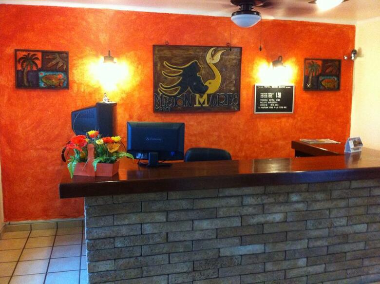 Hotel Mision Mares