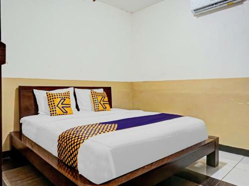 Hotel Spot On 90295 Simprug Residence