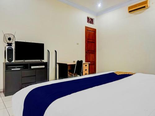 Hotel Spot On 90295 Simprug Residence