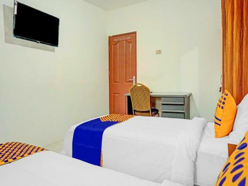 Hotel Spot On 90295 Simprug Residence
