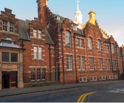 Smart 2 Bed Apartment Edinburgh City Centre Old To