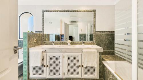 Golden Mile Villa Close To Beach