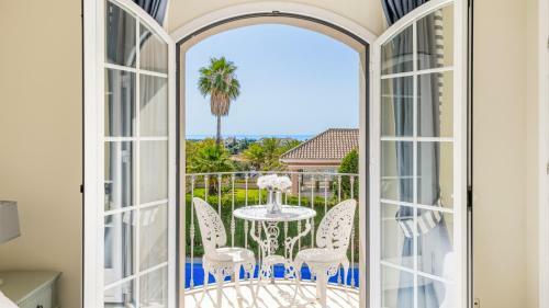 Golden Mile Villa Close To Beach