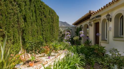 Golden Mile Villa Close To Beach