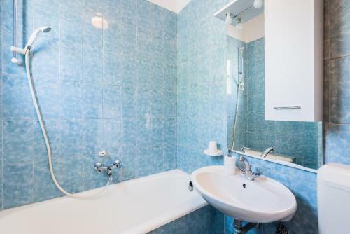 Cozy Apartment Roso With A Pool And A Sea View