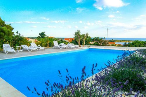 Hostal Anifil Pool Apartments