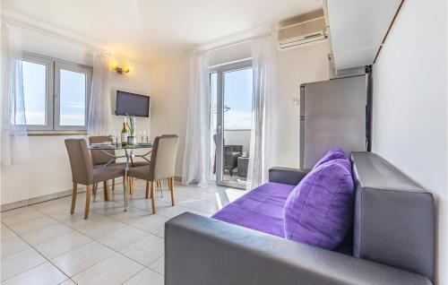 Nice Apartment In Liznjan With 2 Bedrooms