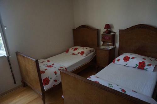 Upstairs 2 Bedroom Apartment On Cinta Beach