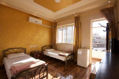 Sun Rise Hotel