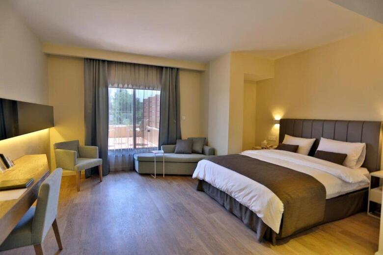 Alqasr Metropole Hotel