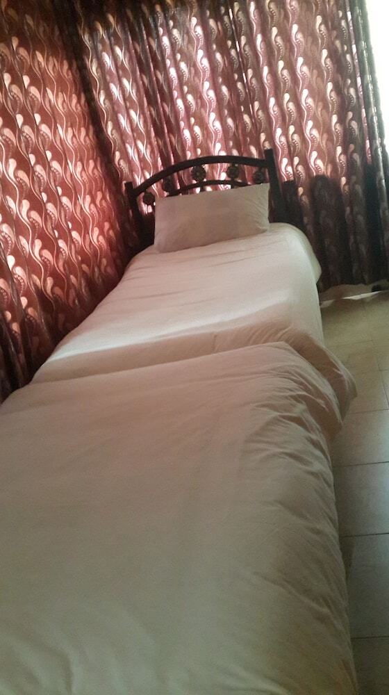 Caravan Hotel