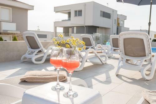 Adna Luxury Apartment With A Pool