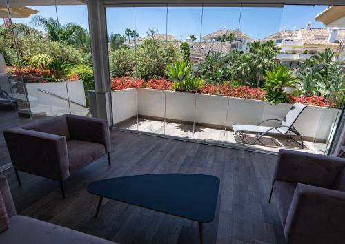 Luxury Apartment At Lomas Del Rey, Puente Romano