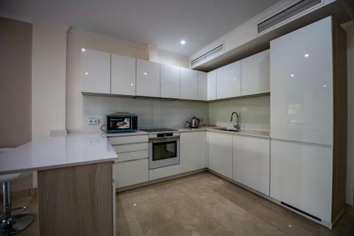 Luxury Apartment At Lomas Del Rey, Puente Romano