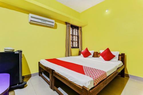 Hostal Oyo Capital O 11357 Hotel Benz International