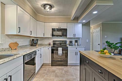 Modern East Stroudsburg Home With Gas Grill!