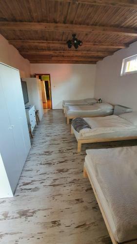 Apartamento Family Friendly Gy�l