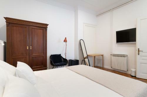Mimi Carera Apartment & Room