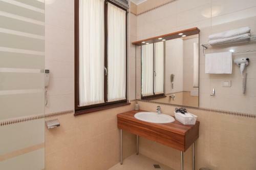 Hostal Luxury Rooms Near The Beach3