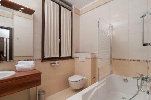 Hostal Luxury Rooms Near The Beach1