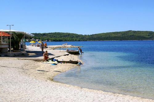 Hostal Apartments And Rooms With Parking Space Trogir - 13102