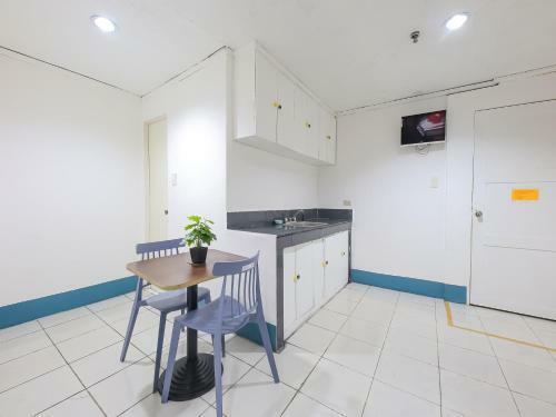 Hotel Vaccinated Staff - Oyo 809 Crowne One Condo