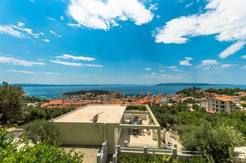 Villa Ozzi With 9 Bedrooms & Private Pool