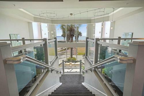 Silver Beach Towers Ph 1901 By Five Star Properties