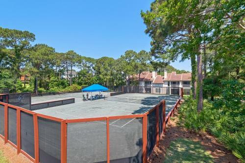 Tops'l Tennis Village 12