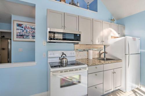 Charming Destin Cottage Walk To Beach And Dining!