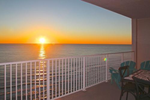 Apartamento Beachfront Condo With Stunning Ocean Views And Pool!