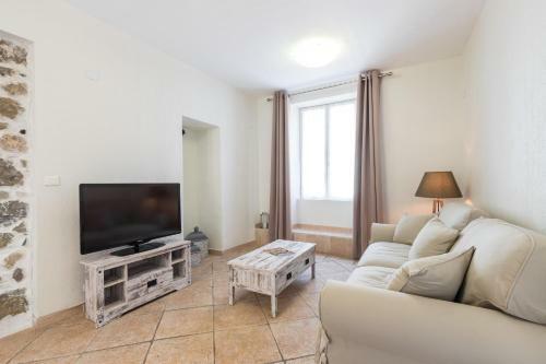 1 Bedroom Apartment In Nice Port