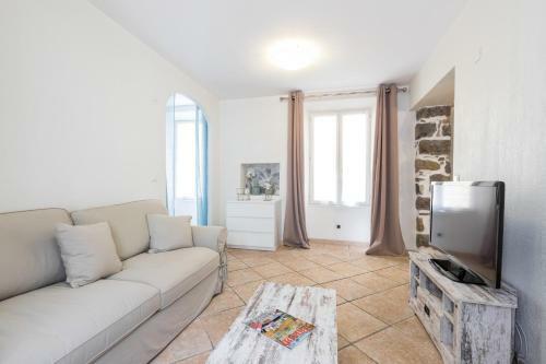 1 Bedroom Apartment In Nice Port