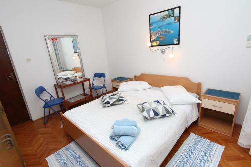 Hostal Rooms And Apartment Pina