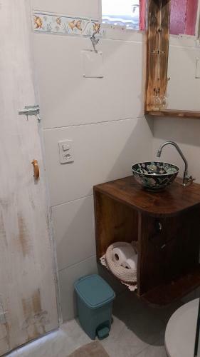Bela Casa Localizada A 100 Metros Da Praia E Rio.