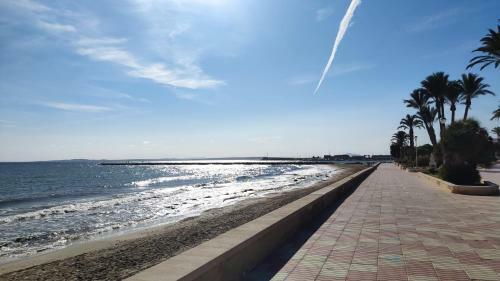 Sunny Apartment Near The Beach