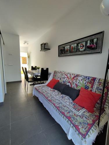 Beautiful Apartment In Residence Mare Verde