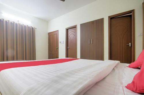 Hotel Oyo 48373 Sri Darshanam Homes