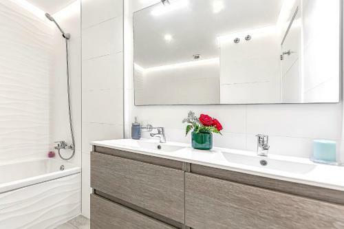 Ocean Garden Apartment With Seaview.