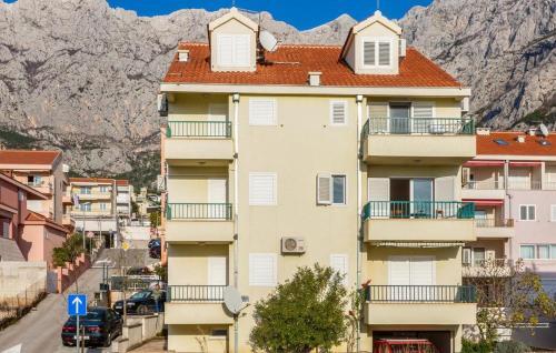 Apartments With A Parking Space Makarska - 18170