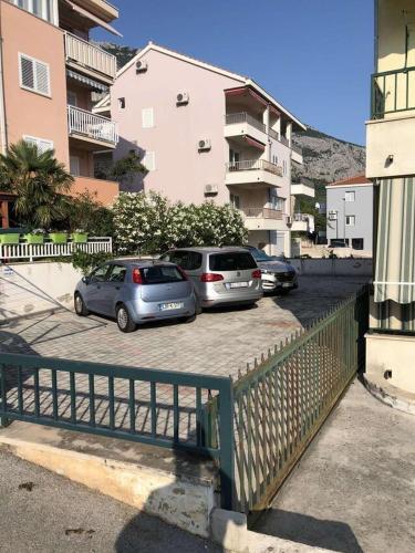 Apartments With A Parking Space Makarska - 18170