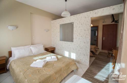 Hostal Orama Rooms