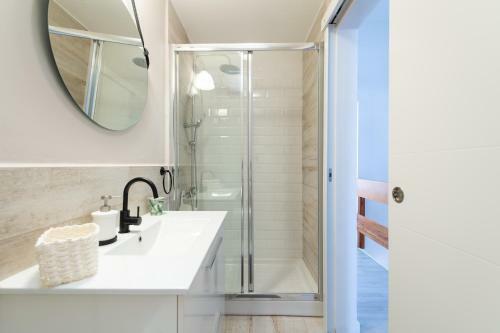 Ideal Getaway 2br Chalet - Private Terrace