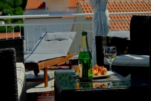 Apartamentos Komiza Provita Guesthouse