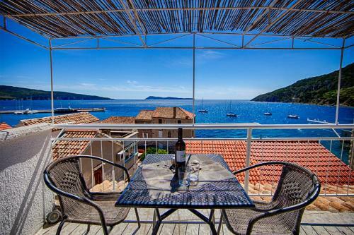Apartamentos Komiza Provita Guesthouse