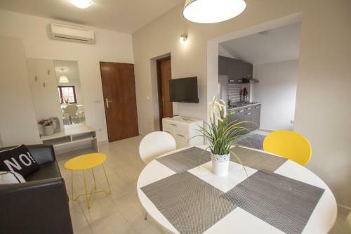 Hostal Apartments And Rooms Irena